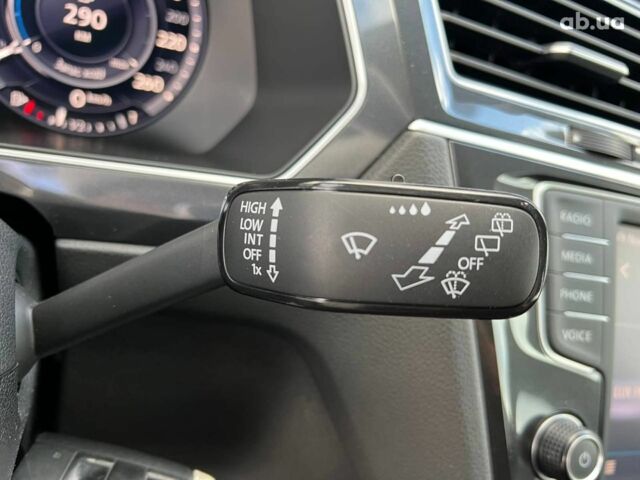 Серый Фольксваген Тигуан, объемом двигателя 2 л и пробегом 250 тыс. км за 22680 $, фото 24 на Automoto.ua