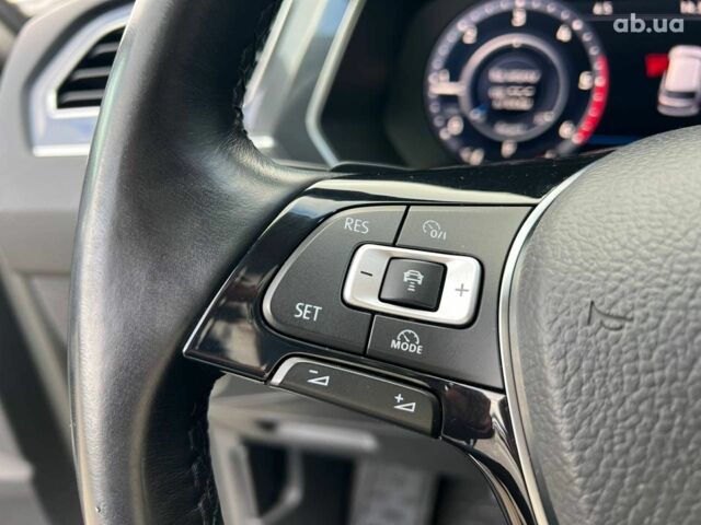 Серый Фольксваген Тигуан, объемом двигателя 2 л и пробегом 250 тыс. км за 22680 $, фото 23 на Automoto.ua