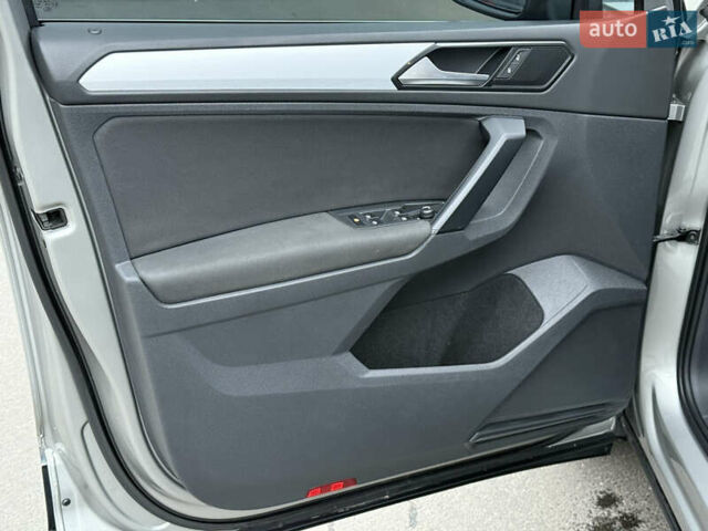 Серый Фольксваген Тигуан, объемом двигателя 2 л и пробегом 263 тыс. км за 18700 $, фото 35 на Automoto.ua