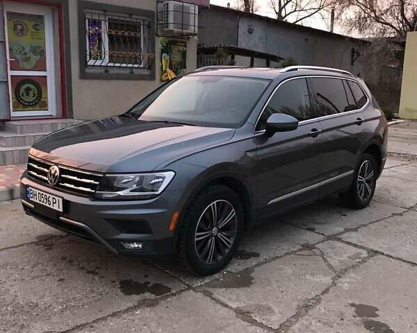 Серый Фольксваген Тигуан, объемом двигателя 2 л и пробегом 75 тыс. км за 20000 $, фото 2 на Automoto.ua