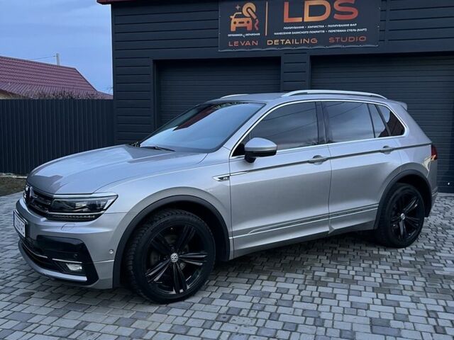 Серый Фольксваген Тигуан, объемом двигателя 2 л и пробегом 116 тыс. км за 28000 $, фото 3 на Automoto.ua