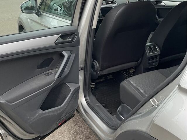 Сірий Фольксваген Тігуан, об'ємом двигуна 2 л та пробігом 250 тис. км за 15900 $, фото 2 на Automoto.ua