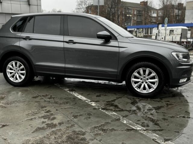 Сірий Фольксваген Тігуан, об'ємом двигуна 2 л та пробігом 117 тис. км за 22500 $, фото 2 на Automoto.ua