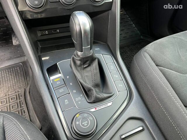 Серый Фольксваген Тигуан, объемом двигателя 2 л и пробегом 250 тыс. км за 22680 $, фото 30 на Automoto.ua