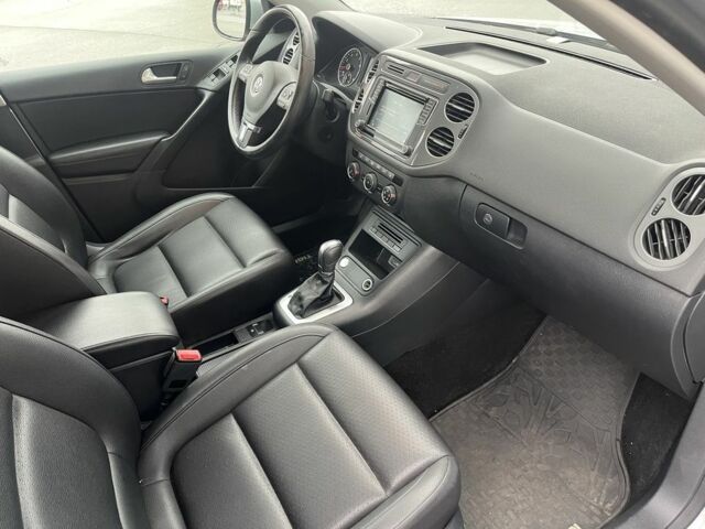 Сірий Фольксваген Тігуан, об'ємом двигуна 2 л та пробігом 172 тис. км за 11890 $, фото 6 на Automoto.ua