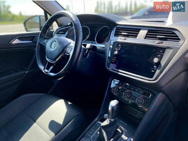 Серый Фольксваген Тигуан, объемом двигателя 1.98 л и пробегом 154 тыс. км за 20500 $, фото 4 на Automoto.ua
