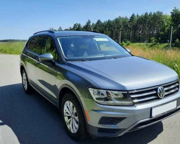 Сірий Фольксваген Тігуан, об'ємом двигуна 2 л та пробігом 105 тис. км за 11000 $, фото 2 на Automoto.ua