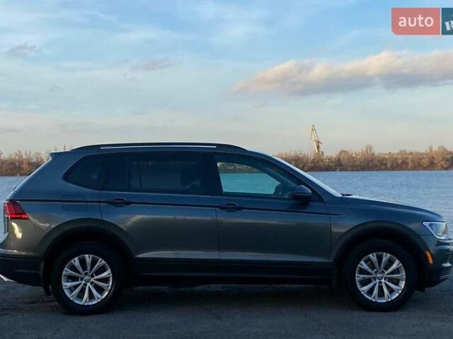 Серый Фольксваген Тигуан, объемом двигателя 2 л и пробегом 264 тыс. км за 15500 $, фото 2 на Automoto.ua