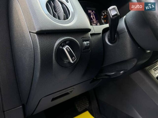 Сірий Фольксваген Тігуан, об'ємом двигуна 2 л та пробігом 196 тис. км за 13300 $, фото 14 на Automoto.ua