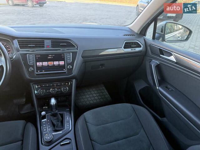 Серый Фольксваген Тигуан, объемом двигателя 2 л и пробегом 224 тыс. км за 25700 $, фото 51 на Automoto.ua