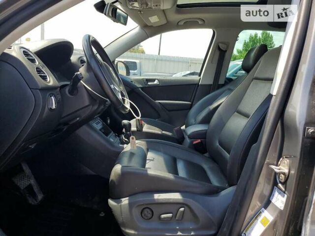 Серый Фольксваген Тигуан, объемом двигателя 2 л и пробегом 112 тыс. км за 3000 $, фото 7 на Automoto.ua