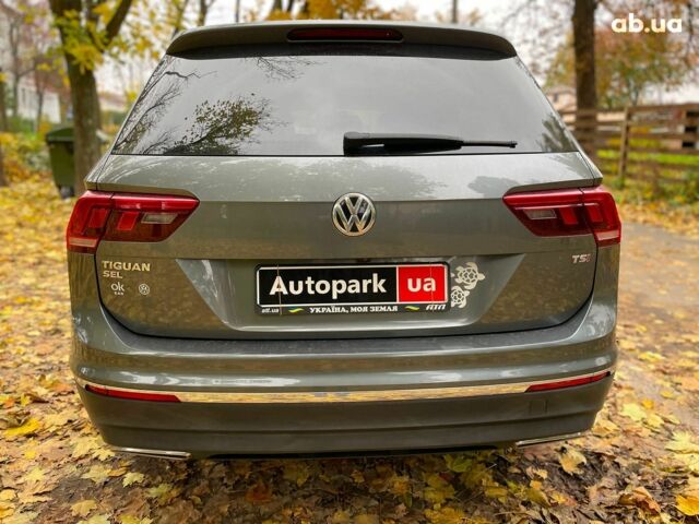 Серый Фольксваген Тигуан, объемом двигателя 2 л и пробегом 205 тыс. км за 16940 $, фото 13 на Automoto.ua