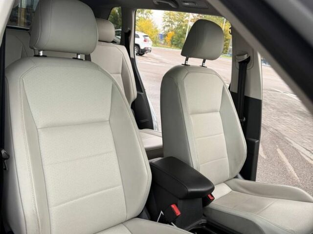 Серый Фольксваген Тигуан, объемом двигателя 2 л и пробегом 167 тыс. км за 15999 $, фото 17 на Automoto.ua