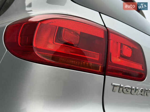 Серый Фольксваген Тигуан, объемом двигателя 2 л и пробегом 181 тыс. км за 15000 $, фото 47 на Automoto.ua