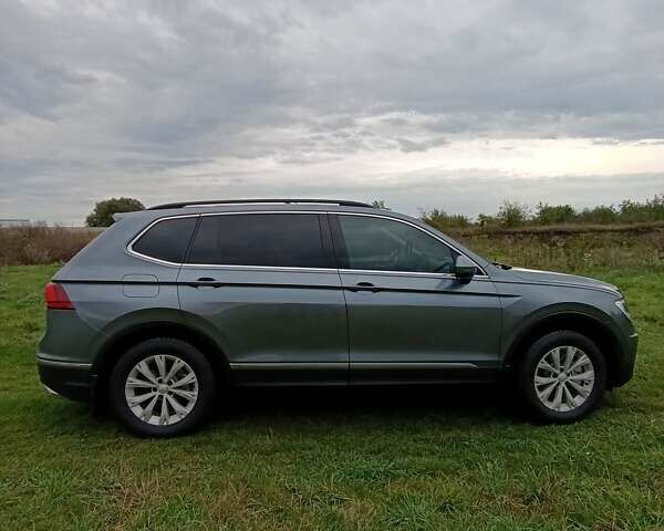 Серый Фольксваген Тигуан, объемом двигателя 2 л и пробегом 118 тыс. км за 16900 $, фото 2 на Automoto.ua