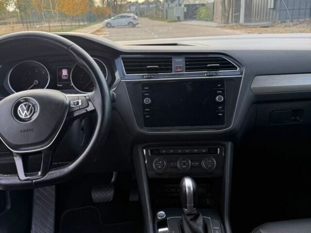 Серый Фольксваген Тигуан, объемом двигателя 2 л и пробегом 147 тыс. км за 17500 $, фото 13 на Automoto.ua