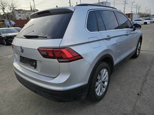 Серый Фольксваген Тигуан, объемом двигателя 2 л и пробегом 67 тыс. км за 20000 $, фото 3 на Automoto.ua