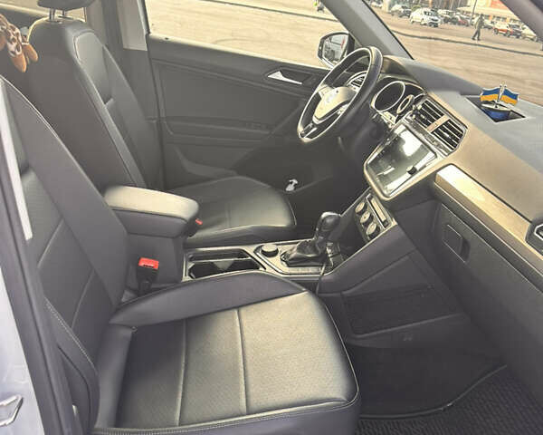 Серый Фольксваген Тигуан, объемом двигателя 1.98 л и пробегом 93 тыс. км за 21500 $, фото 9 на Automoto.ua