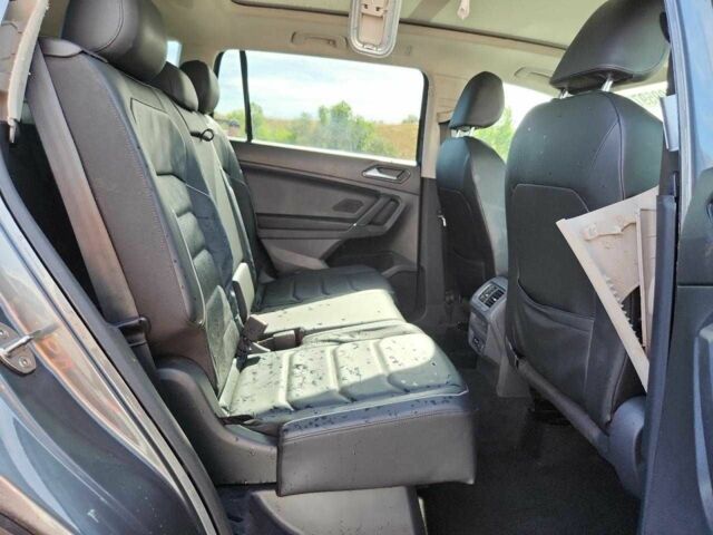 Сірий Фольксваген Тігуан, об'ємом двигуна 2 л та пробігом 64 тис. км за 7000 $, фото 10 на Automoto.ua