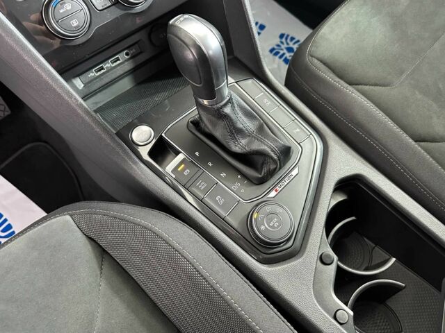 Серый Фольксваген Тигуан, объемом двигателя 2 л и пробегом 155 тыс. км за 28450 $, фото 16 на Automoto.ua