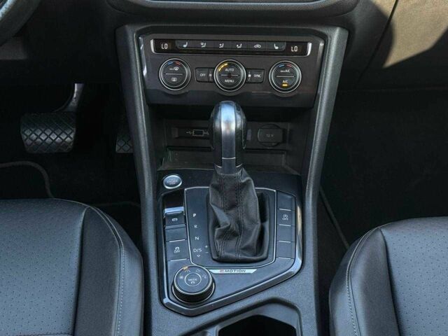 Сірий Фольксваген Тігуан, об'ємом двигуна 0 л та пробігом 130 тис. км за 402 $, фото 17 на Automoto.ua