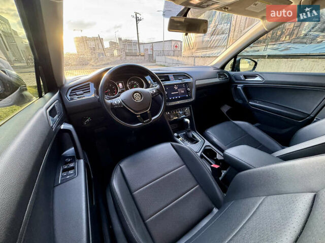 Серый Фольксваген Тигуан, объемом двигателя 2 л и пробегом 104 тыс. км за 20300 $, фото 25 на Automoto.ua