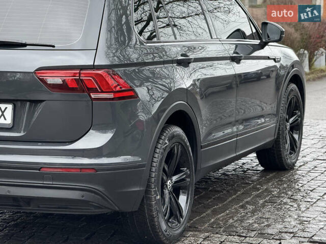 Серый Фольксваген Тигуан, объемом двигателя 2 л и пробегом 56 тыс. км за 24999 $, фото 33 на Automoto.ua