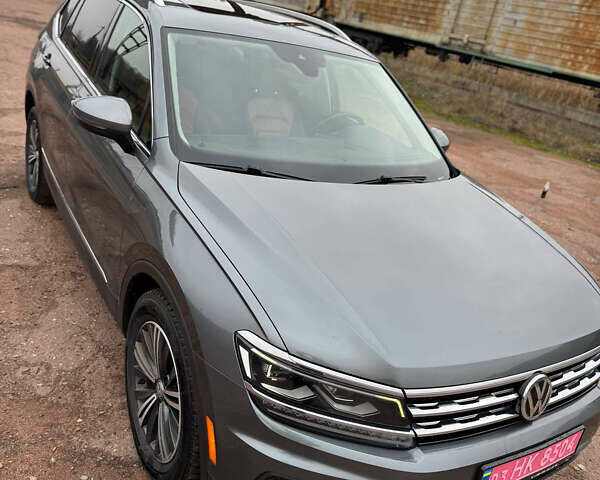 Серый Фольксваген Тигуан, объемом двигателя 2 л и пробегом 254 тыс. км за 17999 $, фото 6 на Automoto.ua