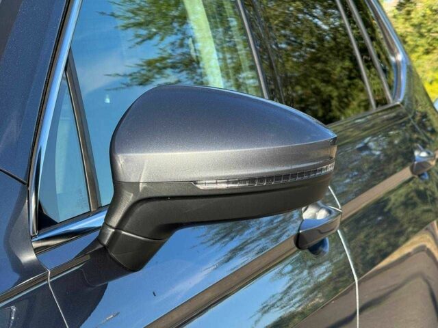 Сірий Фольксваген Тігуан, об'ємом двигуна 0 л та пробігом 130 тис. км за 402 $, фото 4 на Automoto.ua