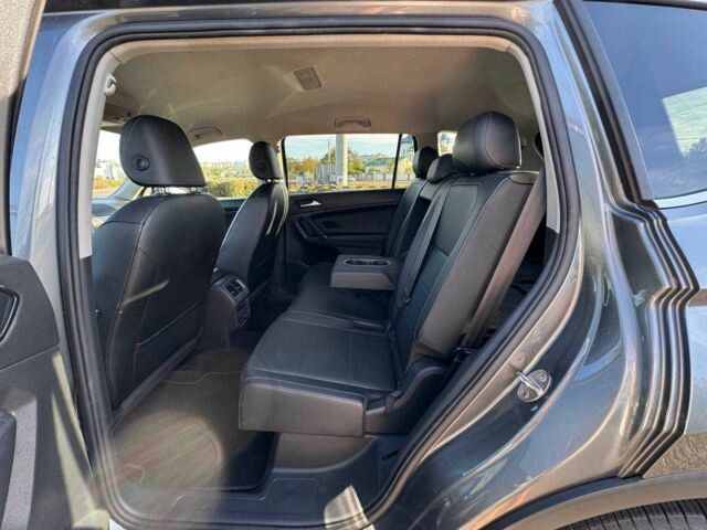 Сірий Фольксваген Тігуан, об'ємом двигуна 0 л та пробігом 130 тис. км за 402 $, фото 12 на Automoto.ua