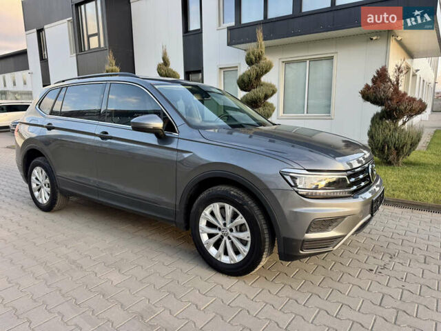 Серый Фольксваген Тигуан, объемом двигателя 2 л и пробегом 104 тыс. км за 20300 $, фото 13 на Automoto.ua