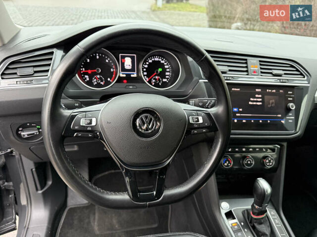 Серый Фольксваген Тигуан, объемом двигателя 2 л и пробегом 56 тыс. км за 24999 $, фото 51 на Automoto.ua