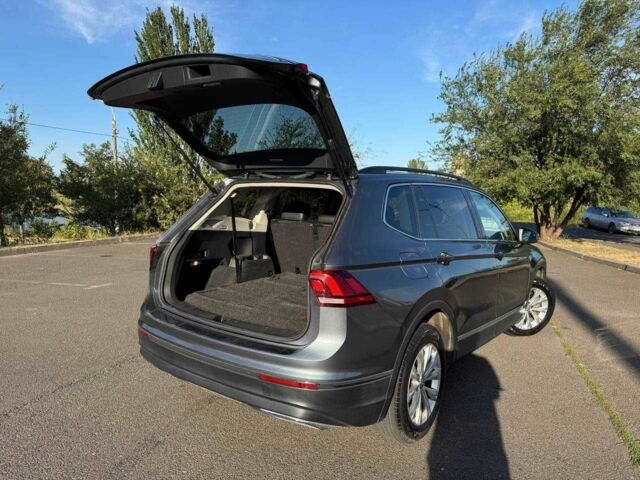 Сірий Фольксваген Тігуан, об'ємом двигуна 0 л та пробігом 130 тис. км за 402 $, фото 9 на Automoto.ua