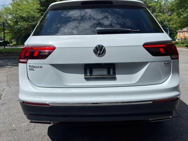 Серый Фольксваген Тигуан, объемом двигателя 2 л и пробегом 32 тыс. км за 9000 $, фото 4 на Automoto.ua