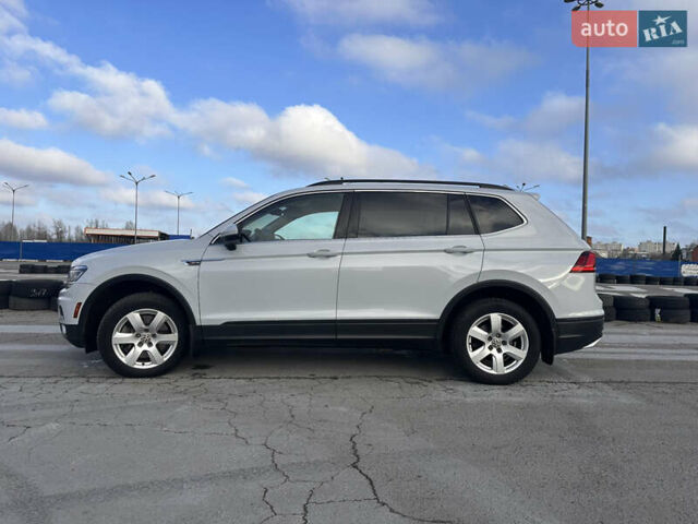 Серый Фольксваген Тигуан, объемом двигателя 1.98 л и пробегом 93 тыс. км за 21500 $, фото 2 на Automoto.ua