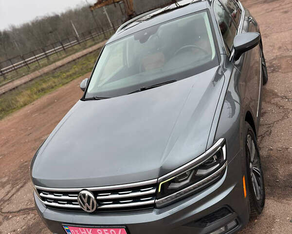 Серый Фольксваген Тигуан, объемом двигателя 2 л и пробегом 254 тыс. км за 17999 $, фото 10 на Automoto.ua