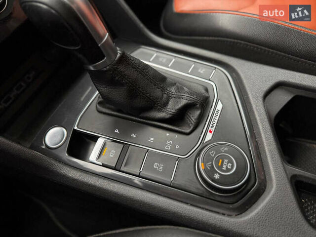 Серый Фольксваген Тигуан, объемом двигателя 2 л и пробегом 254 тыс. км за 17999 $, фото 17 на Automoto.ua