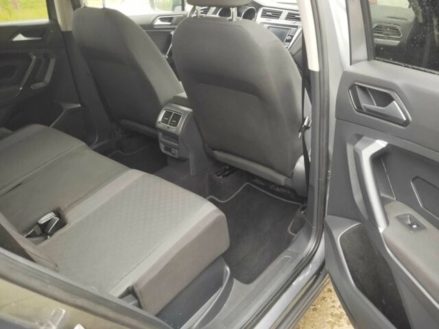 Серый Фольксваген Тигуан, объемом двигателя 2 л и пробегом 160 тыс. км за 16000 $, фото 12 на Automoto.ua