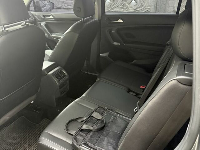 Серый Фольксваген Тигуан, объемом двигателя 2 л и пробегом 234 тыс. км за 15450 $, фото 1 на Automoto.ua