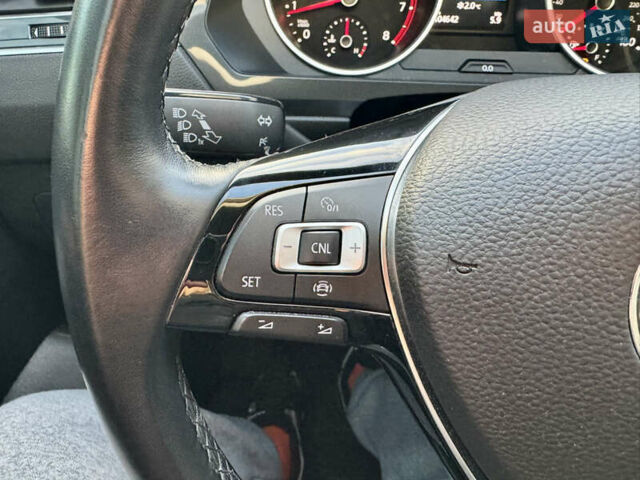 Серый Фольксваген Тигуан, объемом двигателя 2 л и пробегом 104 тыс. км за 20300 $, фото 41 на Automoto.ua