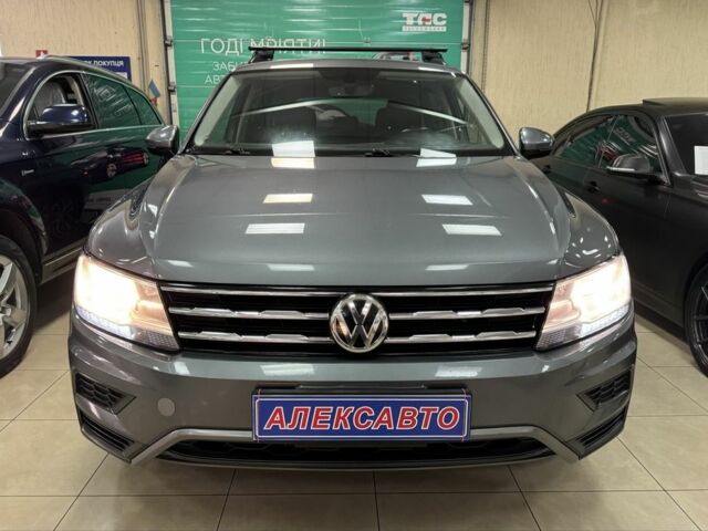 Серый Фольксваген Тигуан, объемом двигателя 2 л и пробегом 189 тыс. км за 19900 $, фото 2 на Automoto.ua