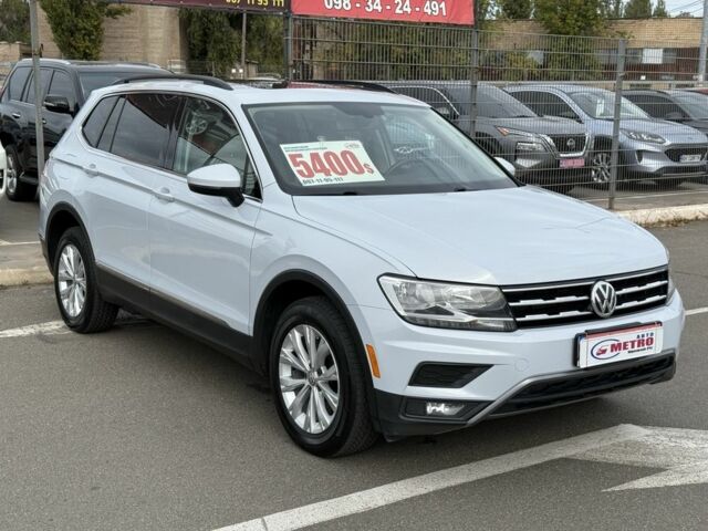 Серый Фольксваген Тигуан, объемом двигателя 2 л и пробегом 158 тыс. км за 17900 $, фото 2 на Automoto.ua