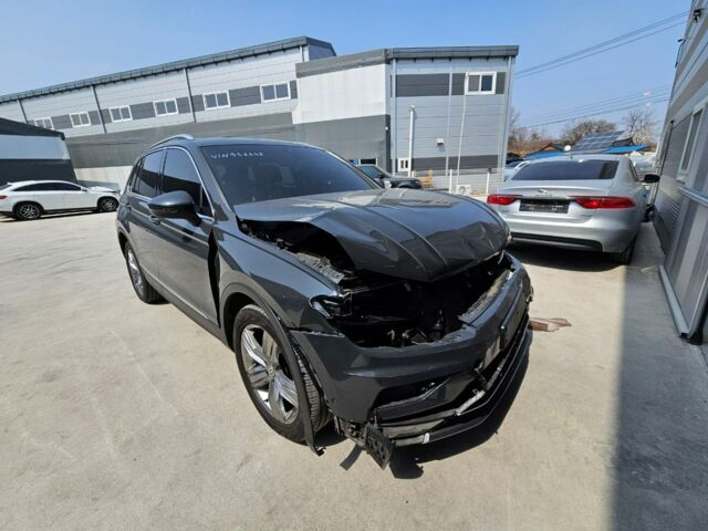 Серый Фольксваген Тигуан, объемом двигателя 2 л и пробегом 80 тыс. км за 16500 $, фото 7 на Automoto.ua