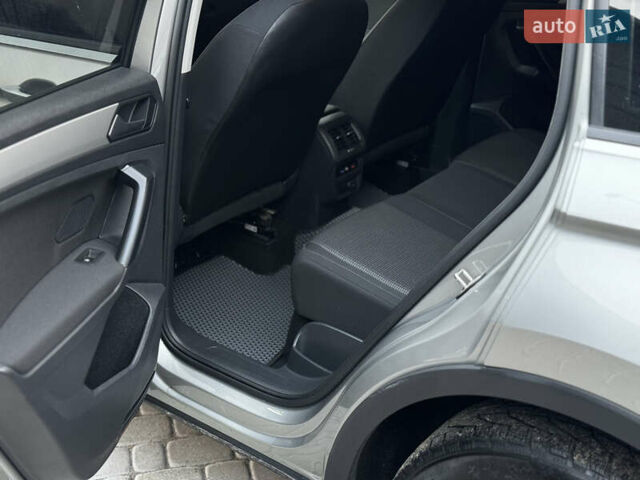 Серый Фольксваген Тигуан, объемом двигателя 2 л и пробегом 248 тыс. км за 21500 $, фото 33 на Automoto.ua