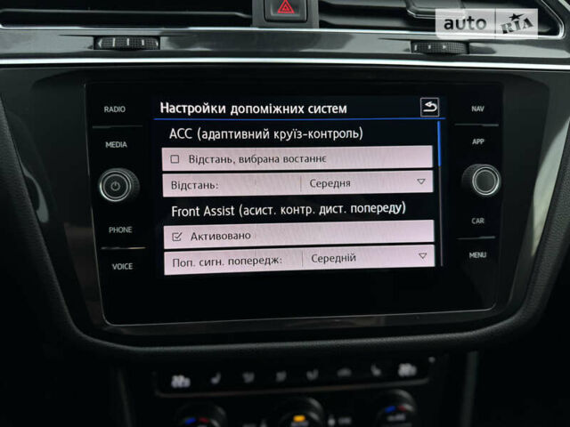 Сірий Фольксваген Тігуан, об'ємом двигуна 2 л та пробігом 180 тис. км за 28888 $, фото 40 на Automoto.ua