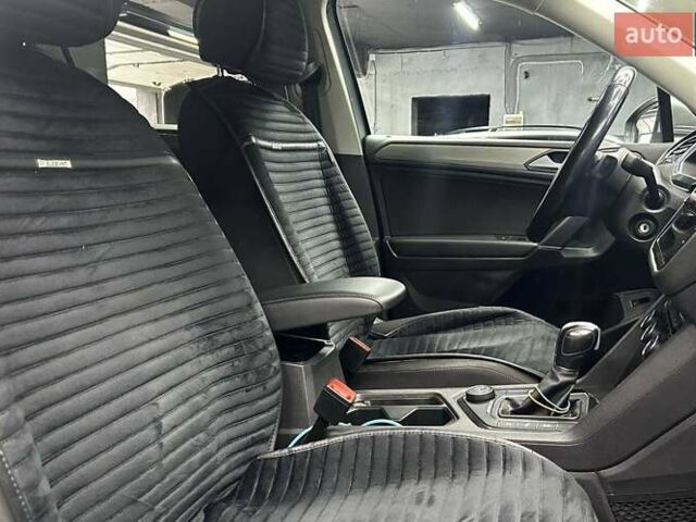 Серый Фольксваген Тигуан, объемом двигателя 1.97 л и пробегом 275 тыс. км за 26400 $, фото 16 на Automoto.ua