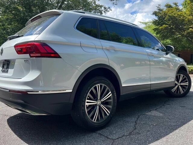 Серый Фольксваген Тигуан, объемом двигателя 2 л и пробегом 32 тыс. км за 9000 $, фото 5 на Automoto.ua