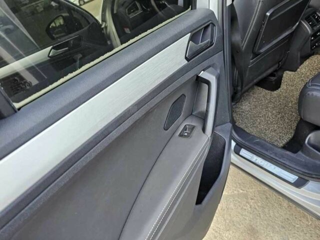 Серый Фольксваген Тигуан, объемом двигателя 2 л и пробегом 67 тыс. км за 20000 $, фото 7 на Automoto.ua