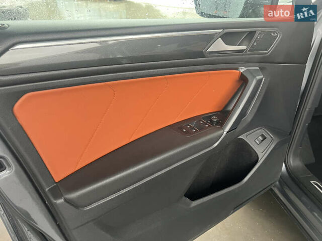 Сірий Фольксваген Тігуан, об'ємом двигуна 2 л та пробігом 175 тис. км за 19300 $, фото 22 на Automoto.ua