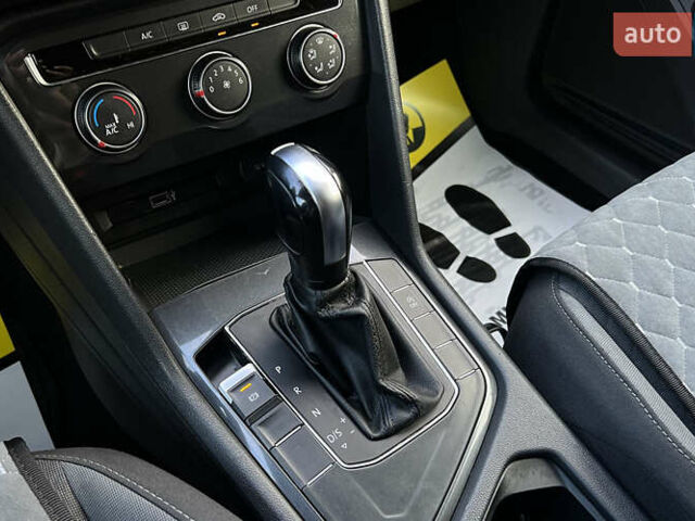 Серый Фольксваген Тигуан, объемом двигателя 2 л и пробегом 190 тыс. км за 17700 $, фото 13 на Automoto.ua